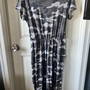 Keep it going in camo! Great to throw on for the mid-week running around!